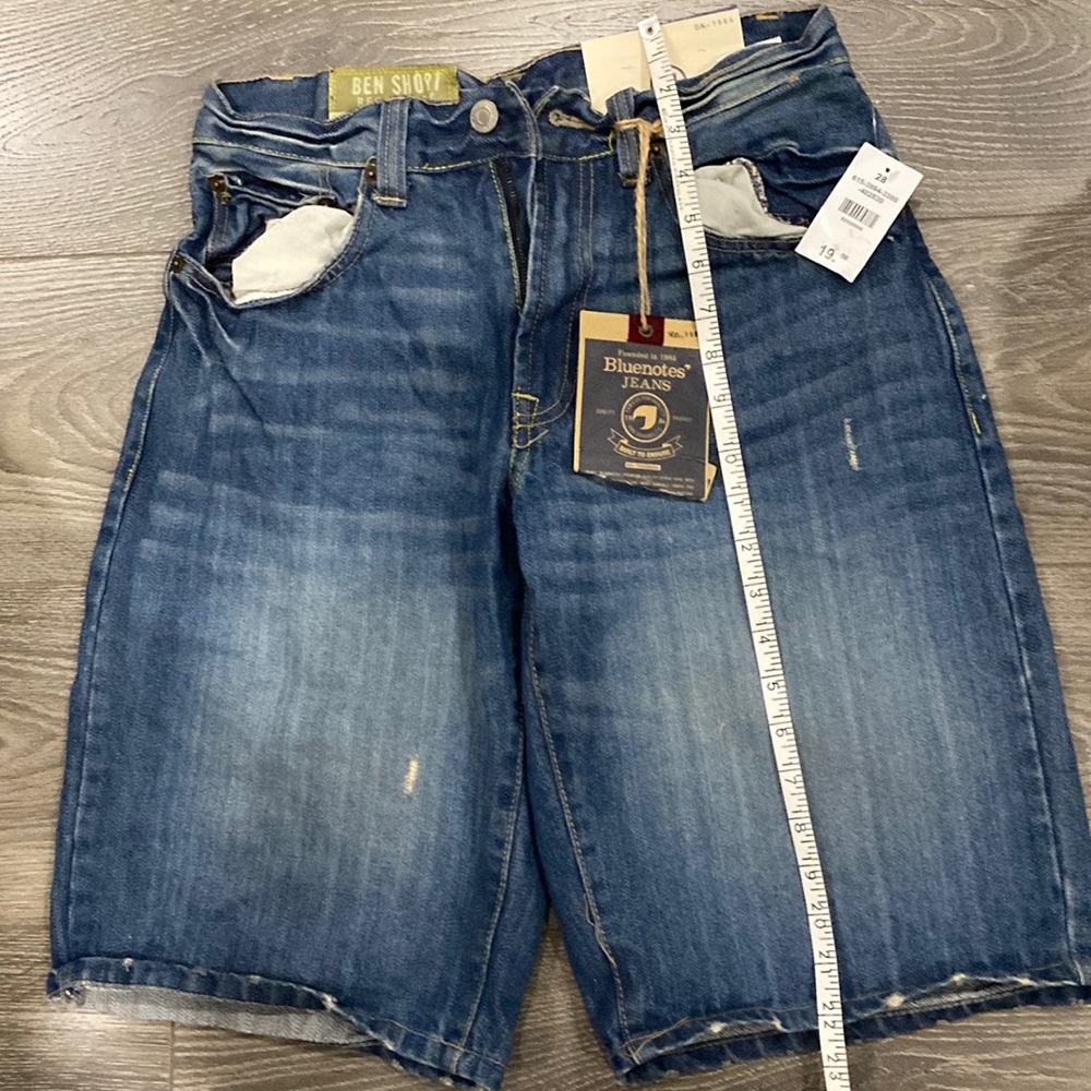 Brand new men’s shorts waist 28”
